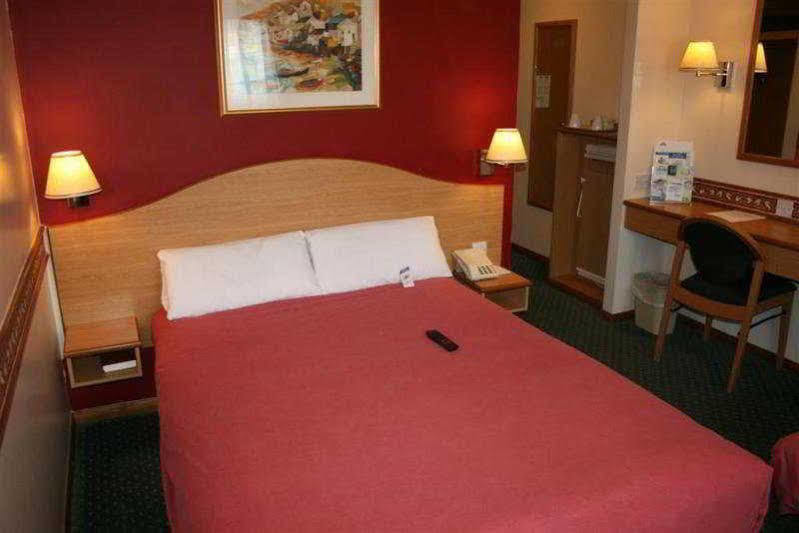 Days Inn By Wyndham London Stansted Airport Birchanger Exteriör bild