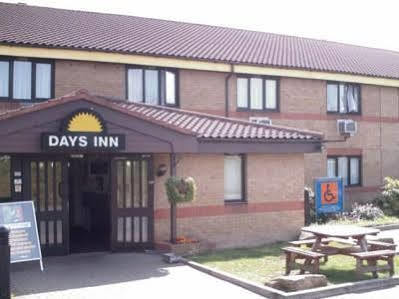 Days Inn By Wyndham London Stansted Airport Birchanger Exteriör bild